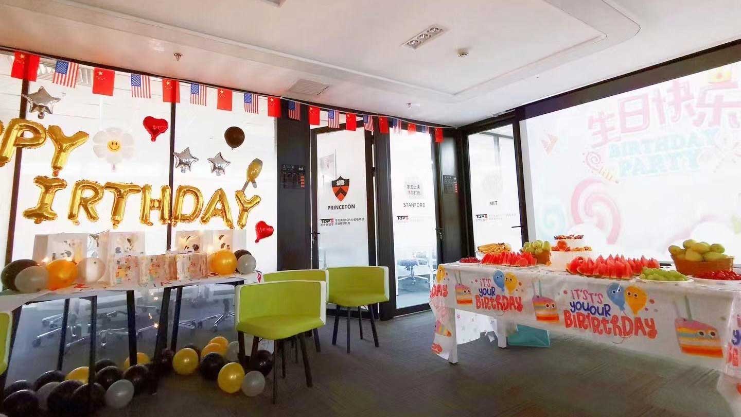 5月份托普仕留学生日趴体