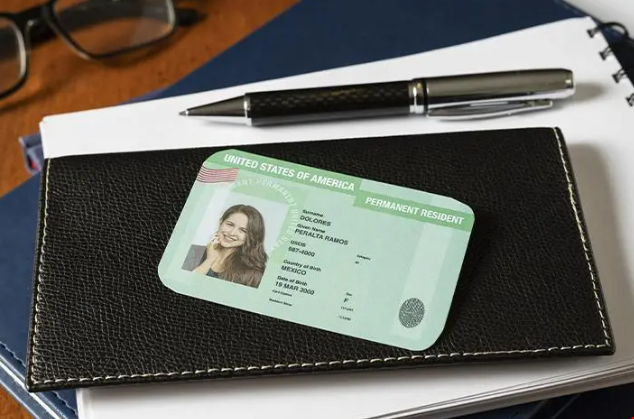 有绿卡申请美国大学算本地生吗