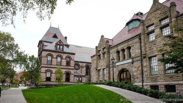 美国哪些大学采取开放式课程