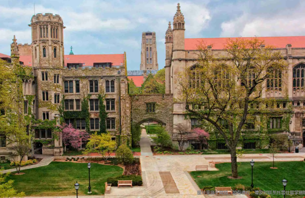 芝加哥大学和约翰霍普金斯大学哪个费用低