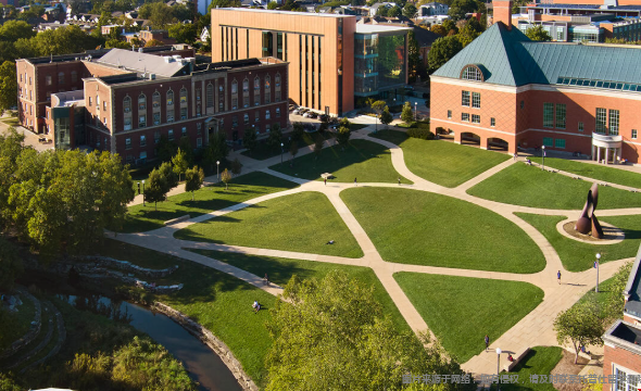 伊利诺伊大学香槟分校很偏僻吗 伊利诺伊大学香槟分校很偏僻吗